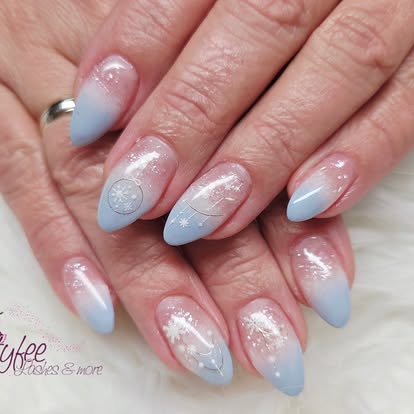 Babyboomer-Verlauf in Rosé und Hellblau mit Schneeflocken-Motiv